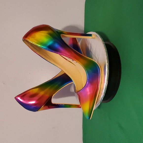 🎉Host Pick🎉 Womens Metallic Rainbow Heels - Picture 3 of 5